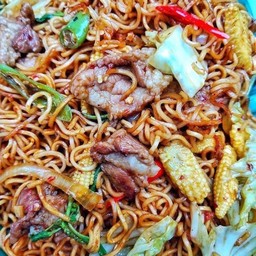 มาม่าผัดเนื้อ