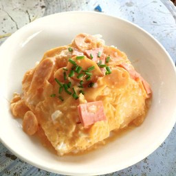 ข้าวไข่ข้นไส้กรอก