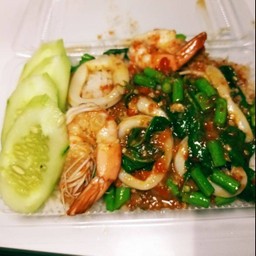 กระเพราทะเลราดข้าว