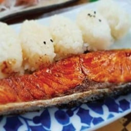 ข้าวแซลมอนย่าง