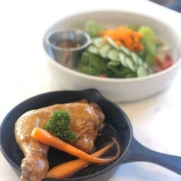 สลัดญี่ปุ่นไก่อบ