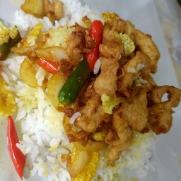 เนื้อผัดขมิ้นเป็นกับข้าว