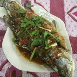 ปลากะพงราดพริกสด