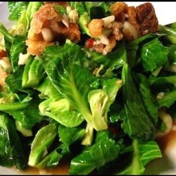 ผัดแขนงหมูกรอบ