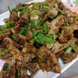 ไก่ผัดพริกลาบราดข้าว