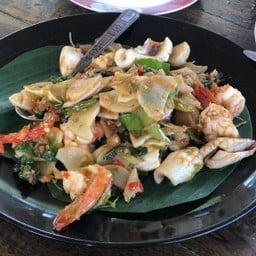 ยอดมะพร้าวผัดขี้เมา