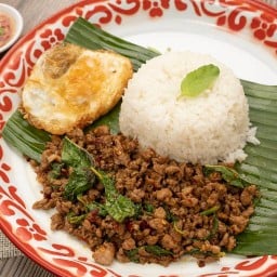 กะเพราพริกแห้งโบราณ ไร้น้ำมัน by นุ้ย บางใหญ่เก่า