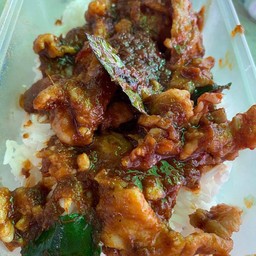พริกแกงหมู ราดข้าว