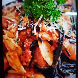 เส้นหมึกดำซอสทะเล