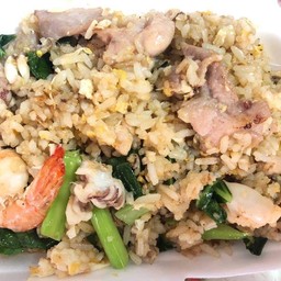 ข้าวผัดรวมมิตร