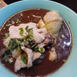 น่องไก่-หมูหมัก