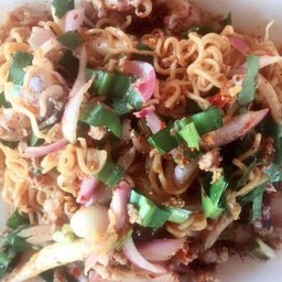 ลาบมาม่าหมูสับ