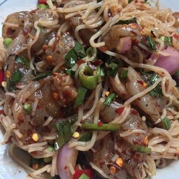 ยำขนมจีนกุ้งสดปลาร้านัวร์