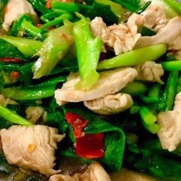 คะน้าไก่ ราดข้าว