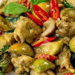 ผัดเขียวหวานไก่(แห้ง) ราดข้าว
