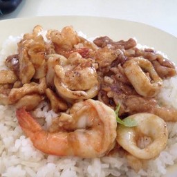 ทะเลกระเทียม ราดข้าว