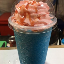 บลูฮาวายปั่น +วิปสตอเบอรี่