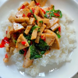 ข้าวกะเพราหมูยอ
