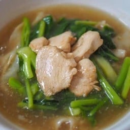 ราดหน้าไก่(เส้นใหญ่)