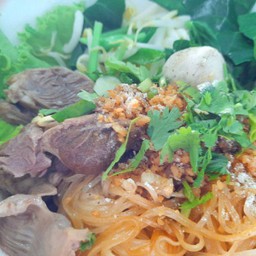 ก๋วยเตี๋ยวแห้ง หมูตุ๋น