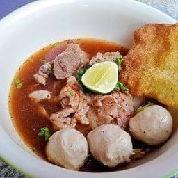 ก๋วยเตี๋ยวซี่โครงหมูตุ๋น