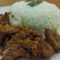 ข้าวหมูทอดกระเทียม