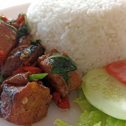 ข้าวกะเพรา หมูตุ๋น