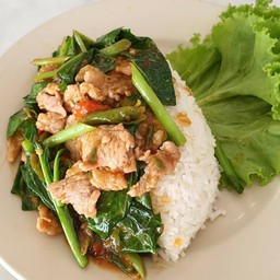 ข้าวราดผัดคะน้า