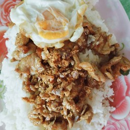 ข้าวหมูทอดกระเทียม