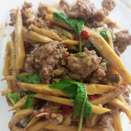 กระเพราหมูสับใส่หน่อไม้(เป็นกับข้าว)