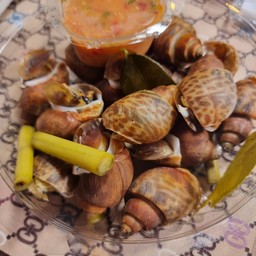 หอยนางรมยำไข่แมงดา  by Fon