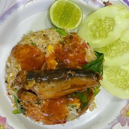 ข้าวผัดปลากระป๋อง
