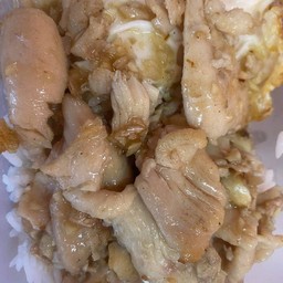 หมูกระเทียม ราดข้าว