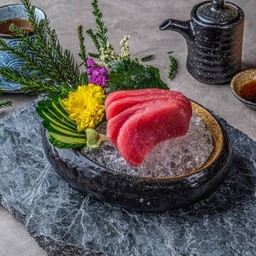 86) ทูน่าซาซิมิ