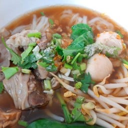 ก๋วยเตี๋ยว หมูตุ๋น