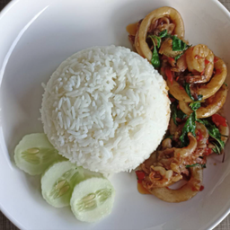 ข้าวราดกะเพราทะเล