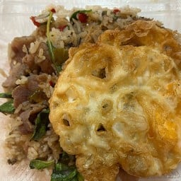 ข้าวคลุกกะเพราหมูชิ้น+ไข่ดาวสุกกรอบ ฝีิมือดี หมูชิ้นนุ่มอร่อย