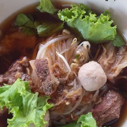 เส้นเล็กหมูตุ๋น