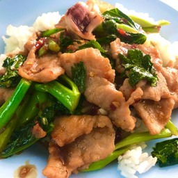 ข้าว ผัดคะน้าหมูนุ่ม