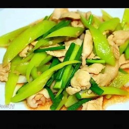 พริกหยวกไก่ ราดข้าว