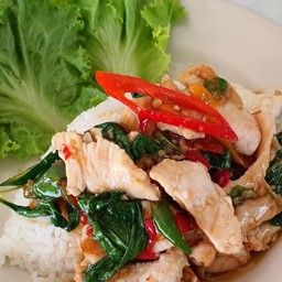 ข้าวราดผัดกระเพรา