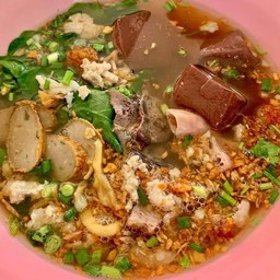 เกาเหลา หมูรวม ทุกอย่าง (ไส้อ่อน ขาดตลาดนะครับ)