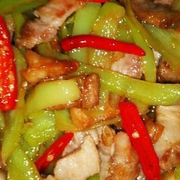 พริกหยวกหมูกรอบ ราดข้าว