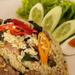 ข้าวผัดพริกแกงเขียวหวาน+ไข่เค็ม