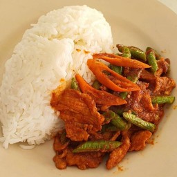 ข้าวราดผัดพริกแกง