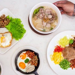 กะเพรา 40.- ผลไม้ปั่น 30.- ถนนเดชอุดม