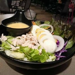 สลัดไก่และไข่