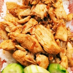 ข้าวไก่กระเทียมพริกไท