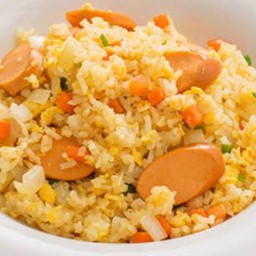 ข้าวผัดไส้กรอก