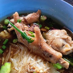 ก๋วยเตี๋ยวไก่ผัดกระเพราอิสลาม สัตหีบ